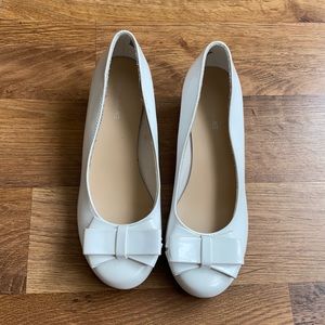 American Eagle size 1 1/2 skid resistant white wedge shoes.